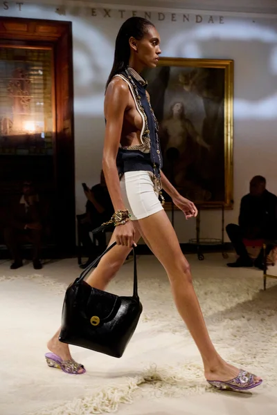 Look 11